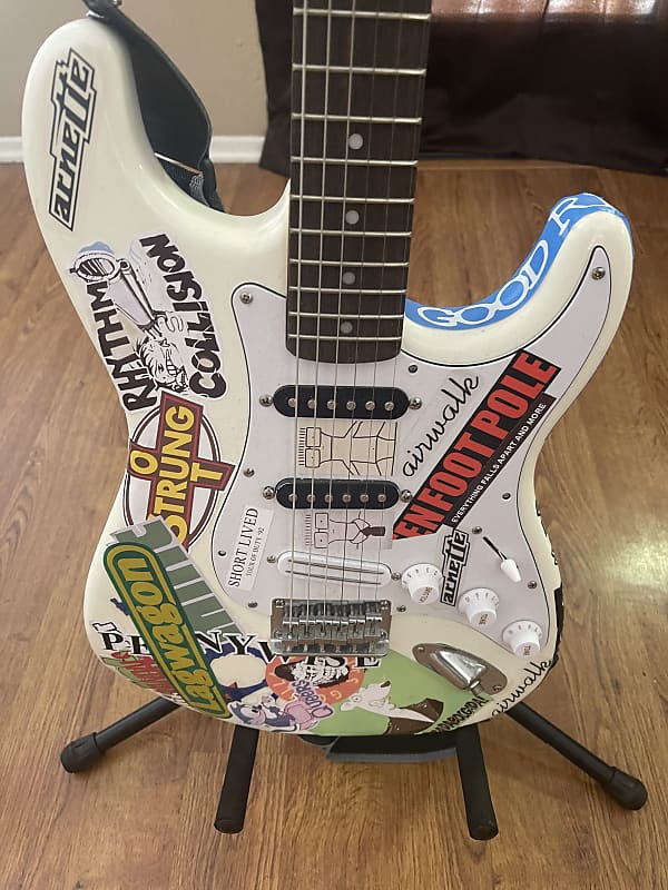 Fender Squier Tom Delonge Blink 182 Sticker Strat 1996-2000 Replica Guitar
