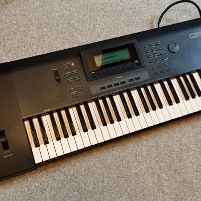 Yamaha QS300 Synthesizer Workstation 61-Key Keyboard 1995 Black