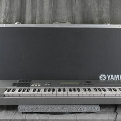 Yamaha MOTIF 6 Music Production Synthesizer in very good condition