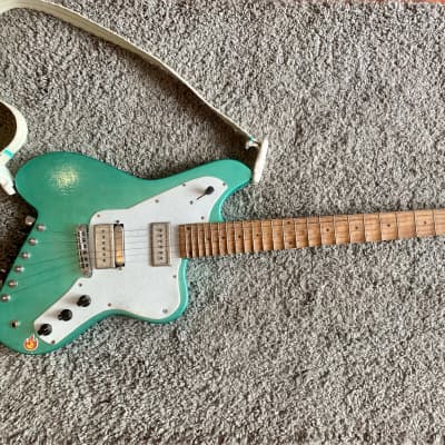Fender Jaguar vs. Jazzmaster: What's the Difference