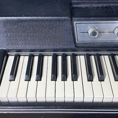 Pianoforte elettrico Wurlitzer 200 a 64 tastiPianoforte elettrico Wurlitzer 200 a 64 tasti  