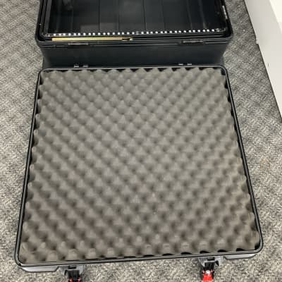 Gator GTSA-MIX12PU Molded Mixer Case with 12U Pop-Up Rack Rails & TSA latches image 6