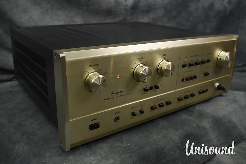 Accuphase E-301 Integrated Stereo Amplifier in Very Good Condition