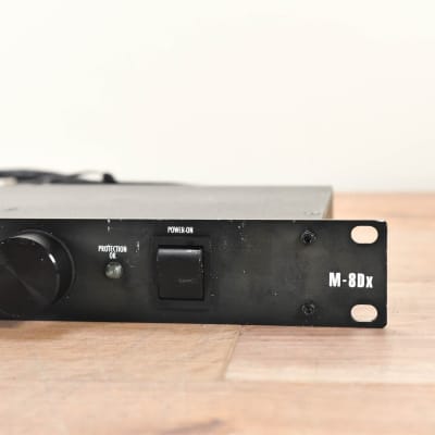 Furman M-8Dx 9-Outlet Power Conditioner CG001YW image 2