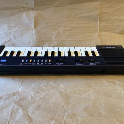 Casio PT-1 29-Key Mini Synthesizer 1982 - 1988 - Black EC with Users Manual Booklet image 9
