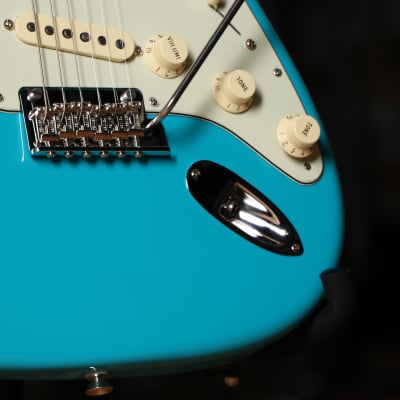 Fender American Professional II Stratocaster, Rosewood Fingerboard, Miami Blue image 5