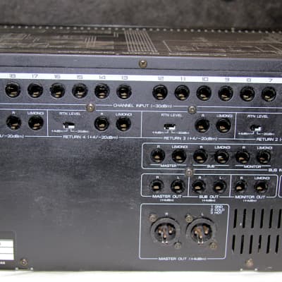 ROLAND M-240R ラックマウントミキサー 20チャンネル