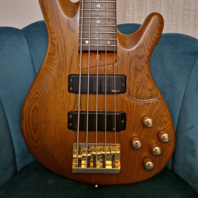 YAMAHA TRB5 bass guitars