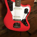 Fender Classic '60s Jaguar Lacquer with Pau Ferro Fretboard Fiesta Red | Hard Case Included