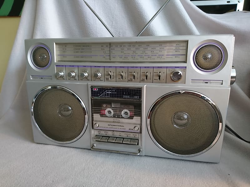 Sony Boombox Mega Bass - 1990's Tape Deck! - Onboard Mic and Line out! -  Classic Unit! 