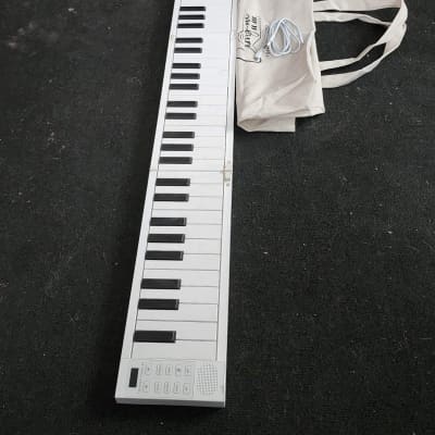 Carry-On 88-Key Folding Piano and MIDI Controller 88-Key Folding Piano White image 2
