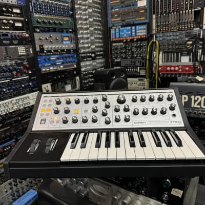 Moog Sub Phatty , ANALOG SYNTHESIZER, Keyboard Synth Bass 25 key //ARMENS//