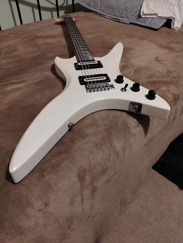 B.C Rich 日本製 white B.C. Rich Mockingbird 1984 White | Reverb