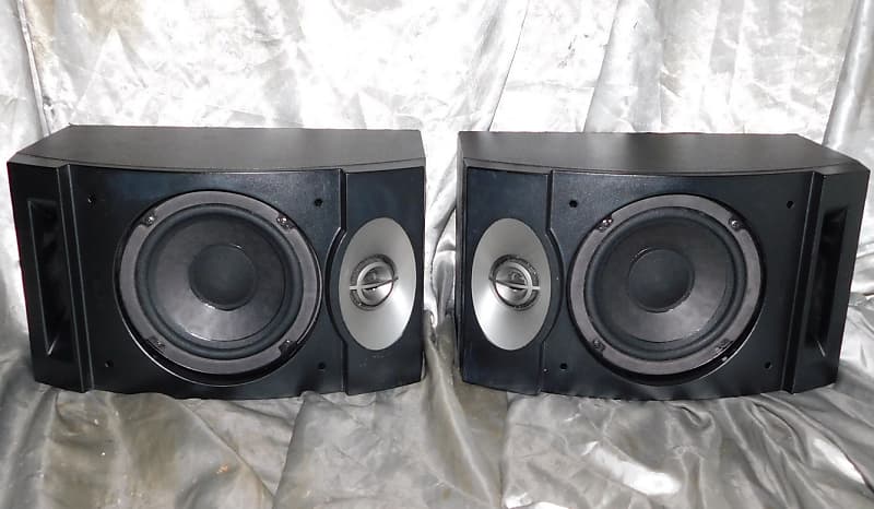 Bose 201V bookshelf speakers pair image 1