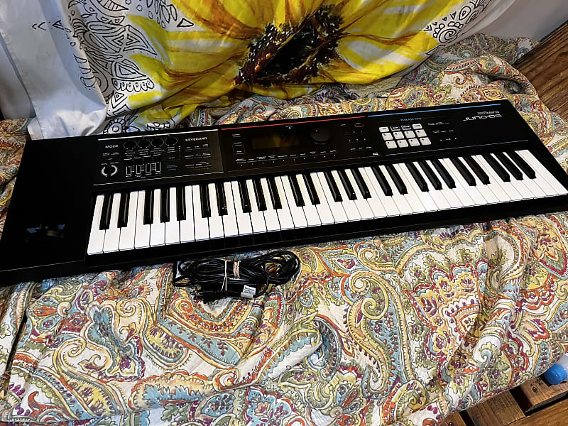 Roland Juno DS61 Synthesizer Keyboard w Power Supply