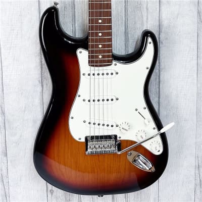 Fender Player Stratocaster 3 Tone Sunburst Pau Ferro, Second-Hand for sale