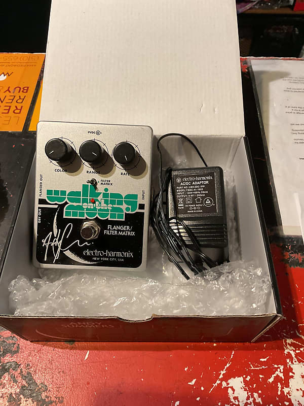 Electro-Harmonix Walking on the Moon