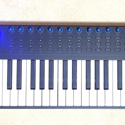 Alesis VI61 USB MIDI Keyboard / Pad Controller 2010s - Black