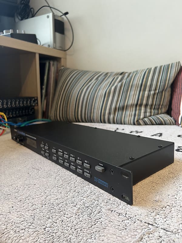 Alesis QuadraVerb 20k Bandwidth Simultaneous Digital Effects Processor 1990s - Black image 1
