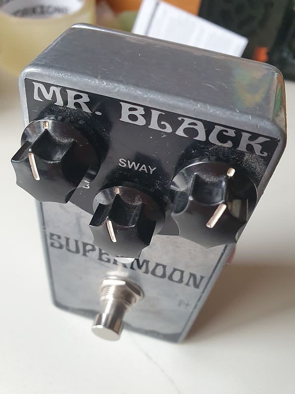 Mr. Black Supermoon Chrome