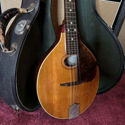 1915 Gibson Style A Mandolin with Case image 2