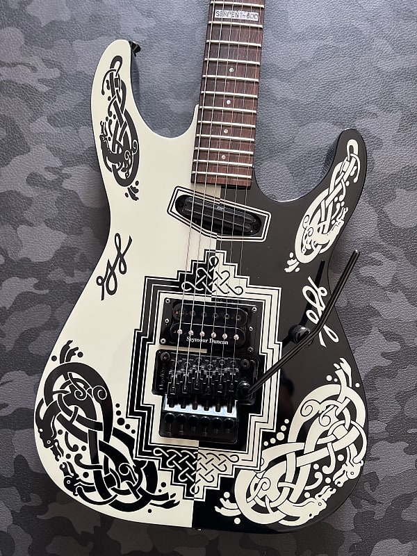 ギター ESP Serpent e Lynch ESP George Lynch Signature Electric Guitar - Skull and Snakes
