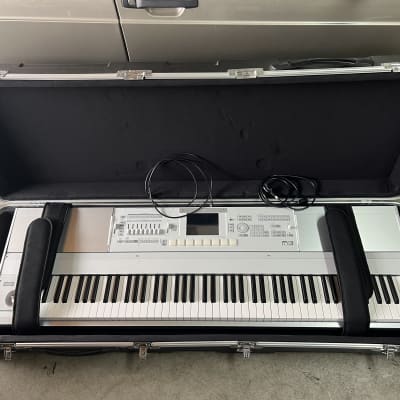 Korg M3 88 Expanded V2.0 + Gator Case with wheels “as is”