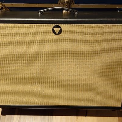 VBoutique VCab-OS 1x12 Oversized Black Taurus Gold Grill image 2