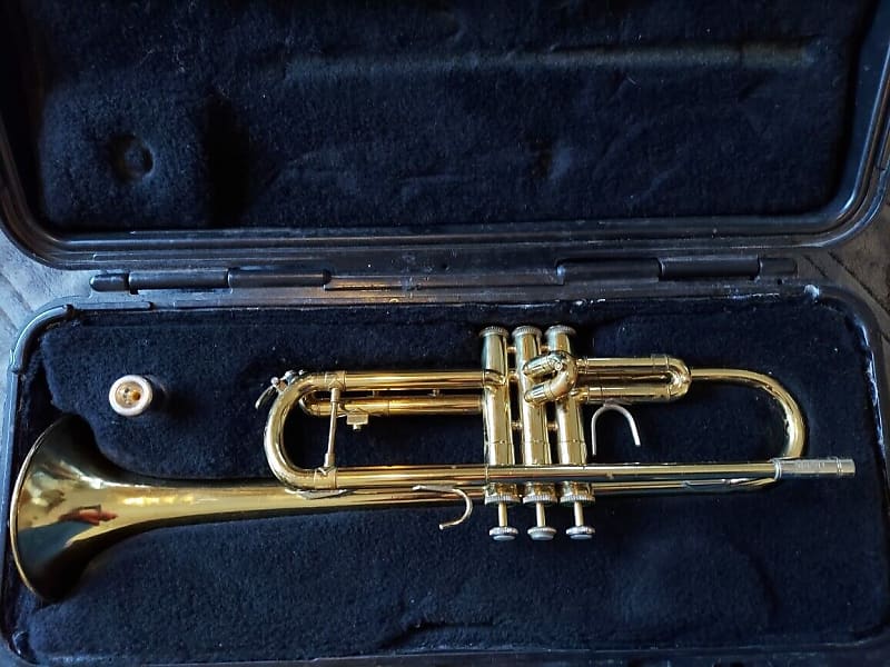 Bach TR300 Trumpet w/ Case and Bach Mouthpiece, USA, Good