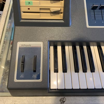 E-MU Systems Emulator II 61-Key 8-Voice Sampler Workstation