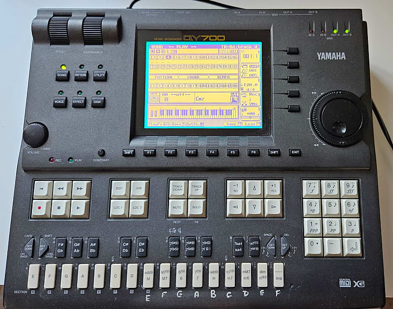 Yamaha QY700 Mid 90's - Very good and fully functionnal image 1