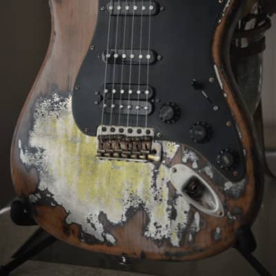 Fender Stratocaster Heavy Relic Nitro Silver Sparkle O Black HSS Custom image 1