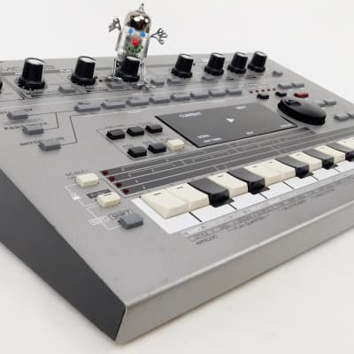 Roland MC-303 Synthesizer Desktop Drum Maschine 808 +Top Zustand+ 1.5J Garantie