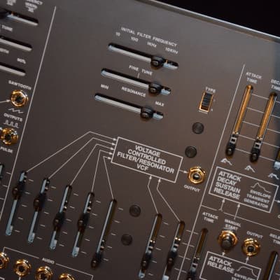 ARP 2600 M Semi-Modular Synthesizer made by Korg * vintage style reissue synth that delivers the authentic sounds of the seventies * this is a really great synth...you will love it * comes with a Korg keyboard and a fine trolley case * image 8