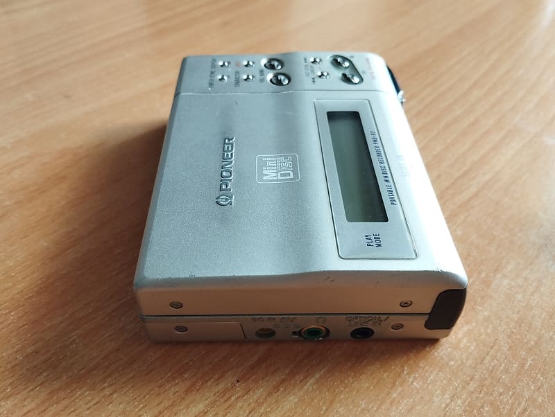 Pioneer Walkman MD Portable Player PMD R2 silver Confirmed Operation