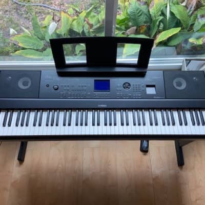 Yamaha DGX-660 Arranger Piano with Stand 2016 - Present - Black