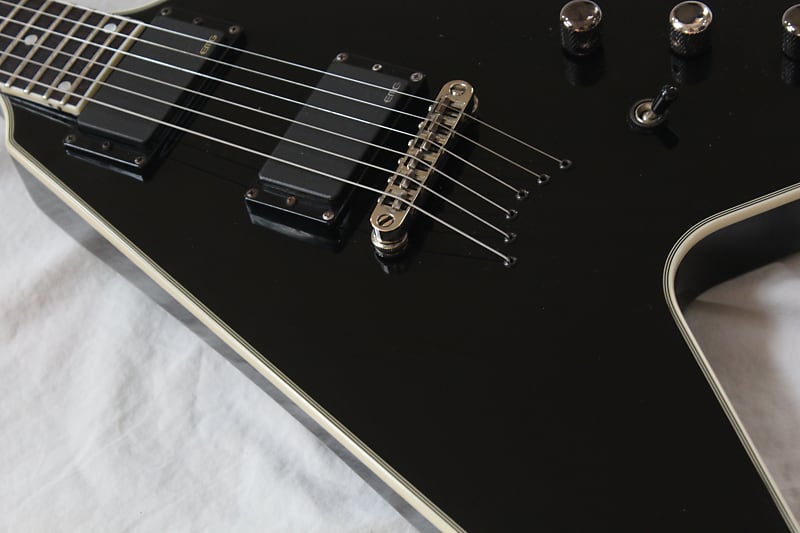 2011 Schecter Diamond Series Hellraiser V-1 Limited Edition