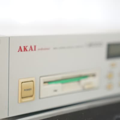 Akai S2000 MIDI Stereo Digital Sampler