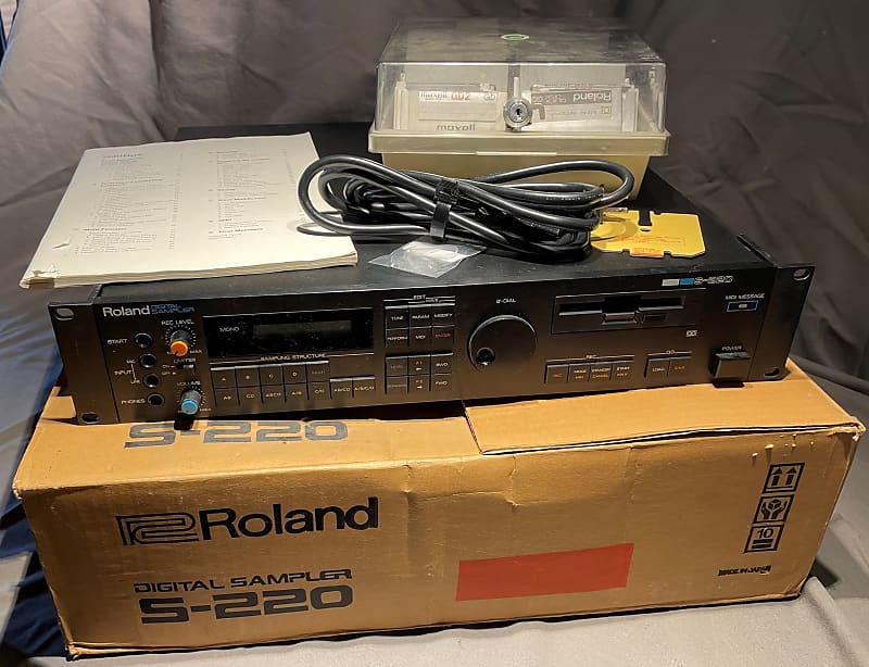 ローランド S-220 デジタルサンプラー Roland S-220 Digital Sampler | Reverb Canada