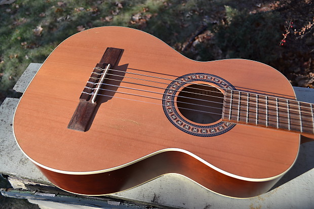 La Patrie Motif パーラーサイズ カナダ製 ガットギター