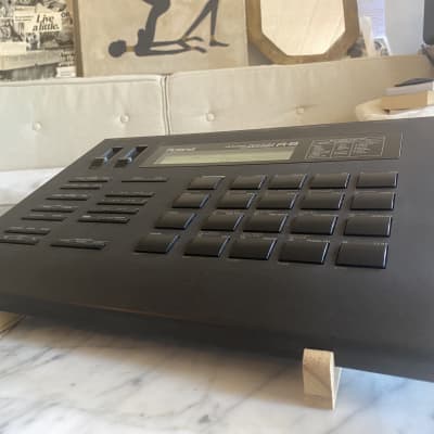 Roland R-8 Human Rhythm Composer 1980s - Black