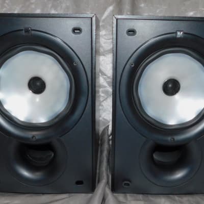KEF Q15.2 bookshelf speakers image 1