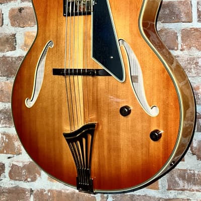Peerless Monarch Features — Guitars 'n Jazz
