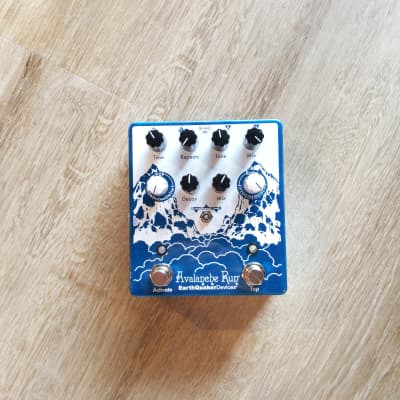 EarthQuaker Devices Avalanche Run Stereo Reverb & Delay with EarthQuaker Devices Avalanche Run Stereo Reverb & Delay with
