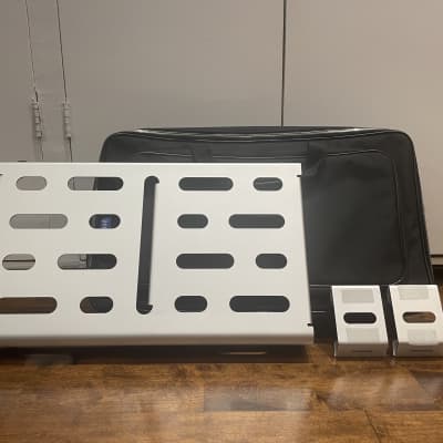 PFX-PB-M-SLV-BDL Pedalboard Medium - Silver+Pedaltrain Bag image 2