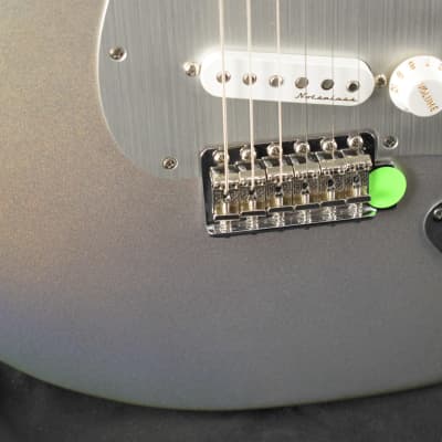 Fender H.E.R. Signature Stratocaster Chrome Glow image 4
