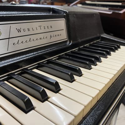 Wurlitzer 200A 64-Key Electric Piano 1974 - 1983 - Black image 4