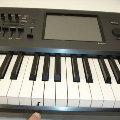 Korg Kronos 88-Key Music Workstation Keyboard image 4