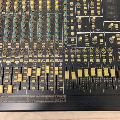 Behringer | Product | SX3282