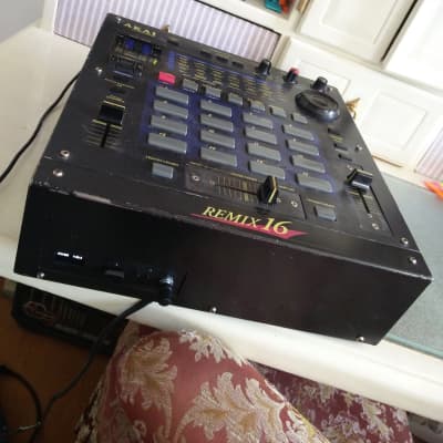 Akai Remix 16 - Sampler, Mixer and Sequencer with USB Floppy